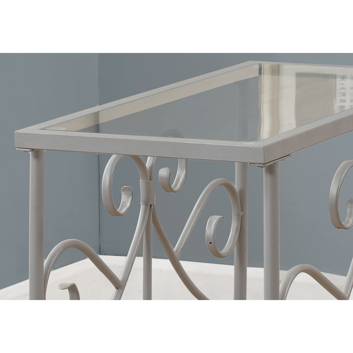 Homeroots 22" Silver And Clear Metal And Tempered Glass End Table With Shelf